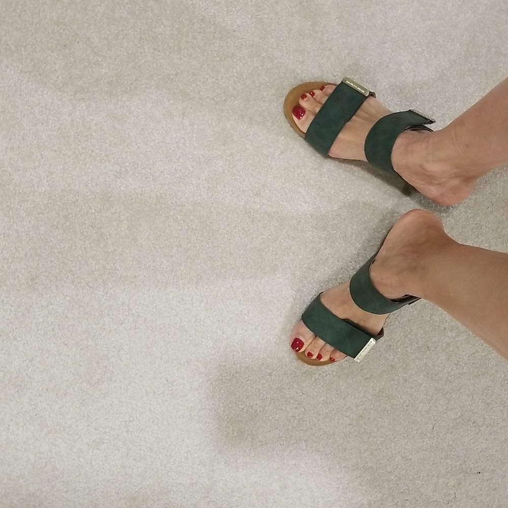 Used once green Bella Siba green slip in with adjustable bands.
